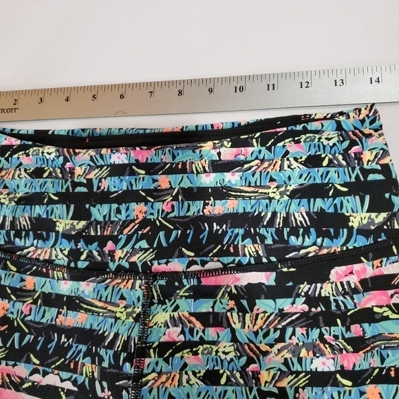 Victoria's Secret Sport Capri Workout Leggings Med - Picture 9 of 9
